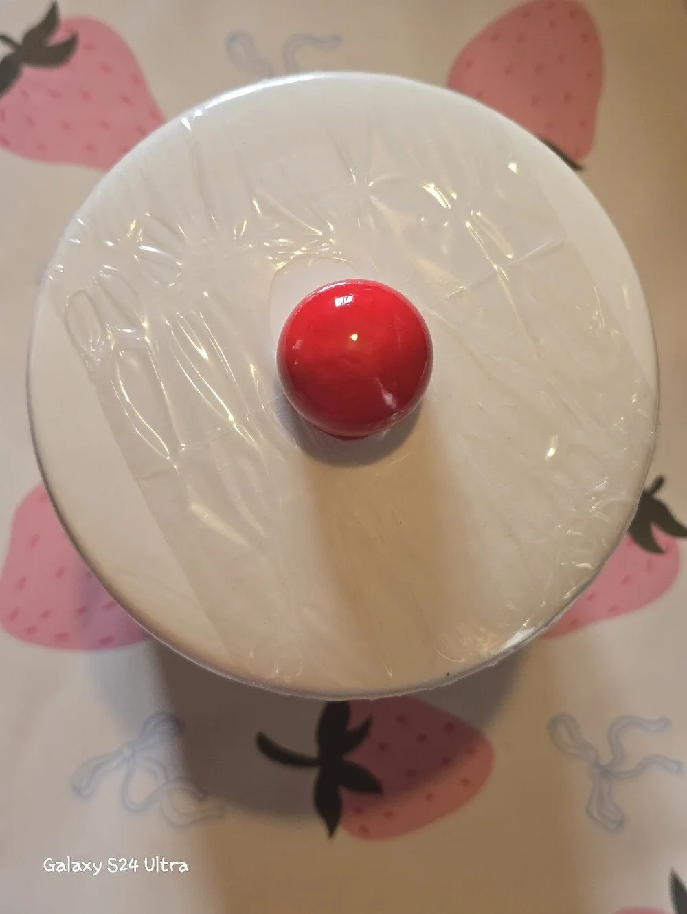 Strawberry 🍓 Decor Ceramic Storage Container With Lid NEW